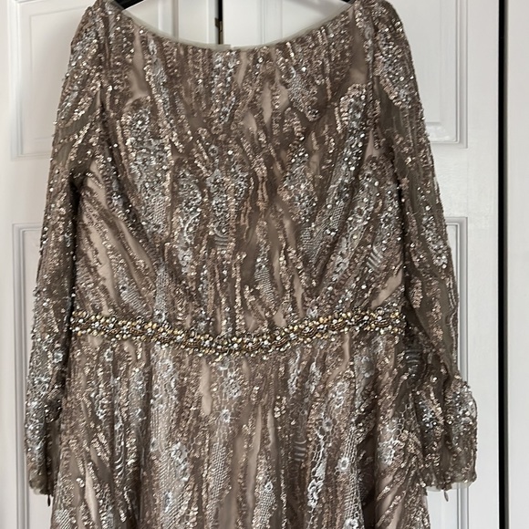 Mac Duggal
Embroidered & Embellished Long
Sleeve Tulle Ballgown - Picture 4 of 11